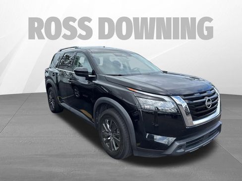 Used 2023 Nissan Pathfinder SV image 3