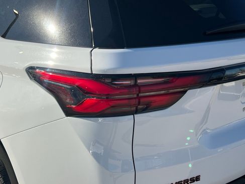 Used 2023 Chevrolet Traverse Premier w/ Redline Edition image 13