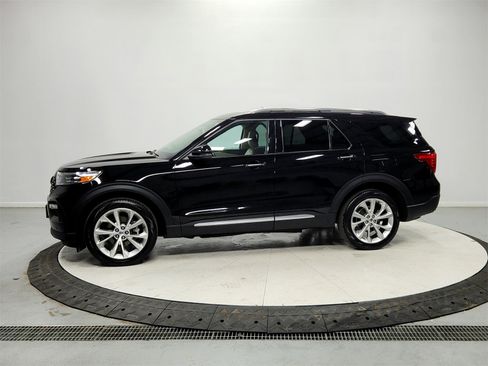 Used 2023 Ford Explorer Platinum w/ Technology Package image 4