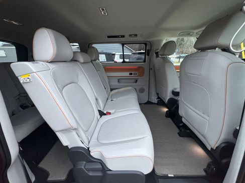 Used 2025 Volkswagen ID. Buzz Pro S Plus image 41