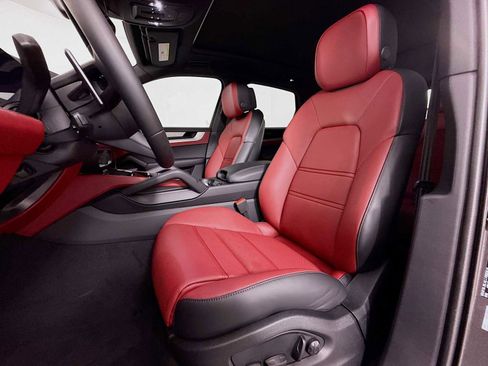 New 2025 Porsche Cayenne image 5