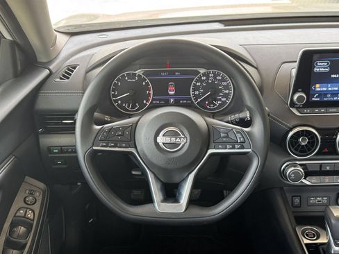Used 2025 Nissan Sentra SV FWD image 22