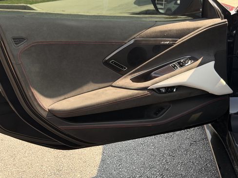 Used 2023 Chevrolet Corvette Stingray Premium Cpe w/ Z51 Performance Package RWD image 16