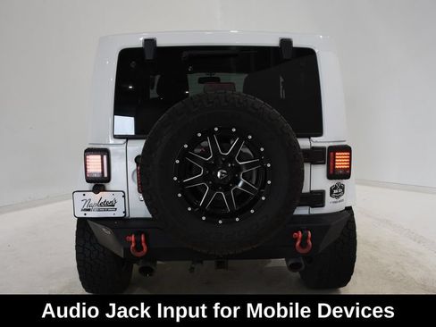 Used 2018 Jeep Wrangler Sahara w/ Connectivity Group AWD/4WD image 7
