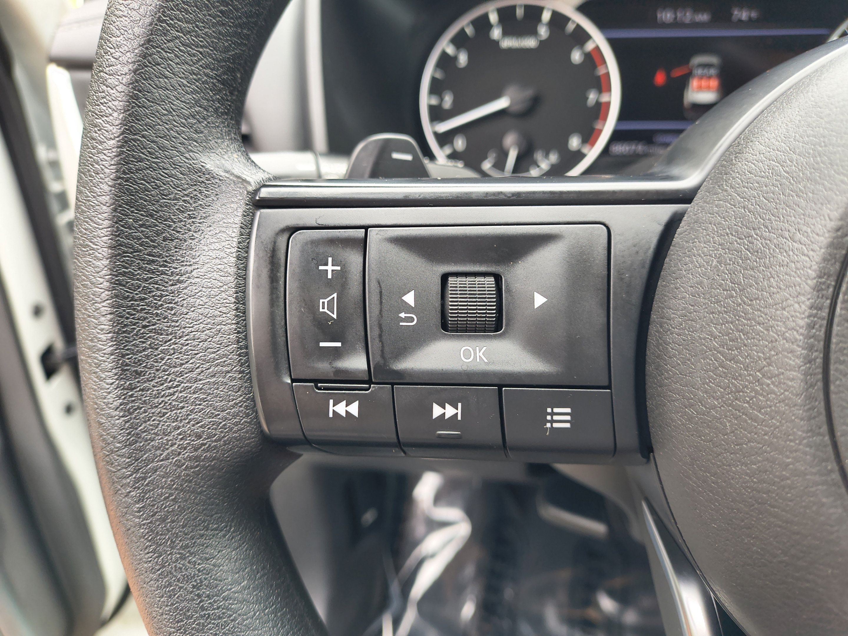 Certified 2024 Nissan Rogue S FWD image 29