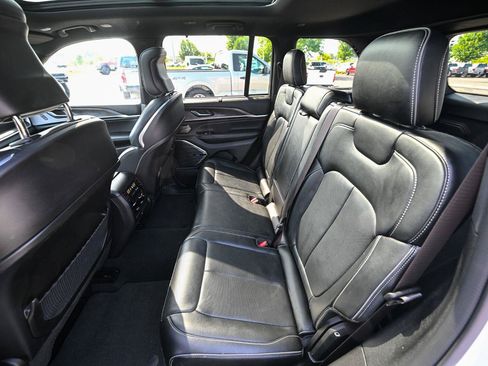 Used 2022 Jeep Grand Cherokee Overland w/ Adv Protech Group III AWD/4WD image 22