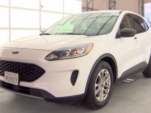Used 2022 Ford Escape SE FWD image 1
