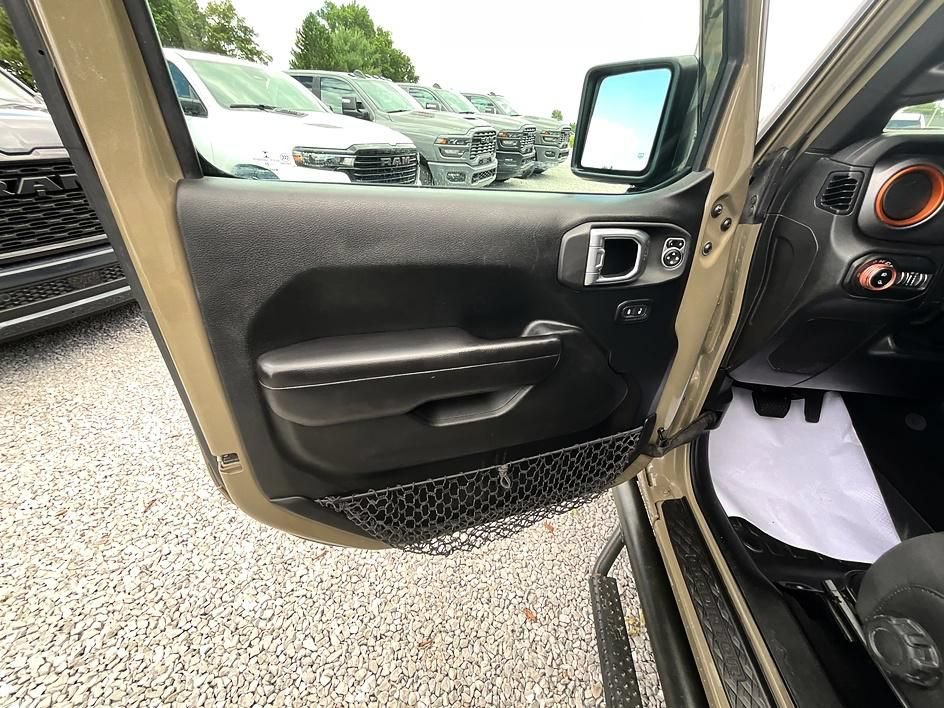 Used 2020 Jeep Gladiator Mojave w/ Cold Weather Group AWD/4WD image 12