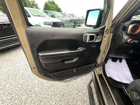 Used 2020 Jeep Gladiator Mojave w/ Cold Weather Group AWD/4WD image 12