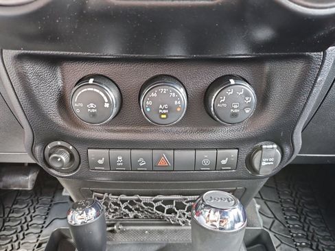 Used 2013 Jeep Wrangler Unlimited Sahara AWD/4WD image 26