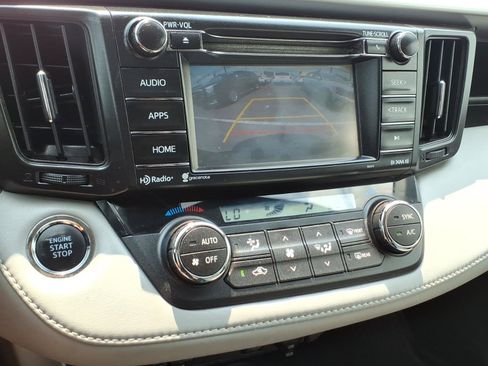 Used 2018 Toyota RAV4 XLE AWD/4WD image 17