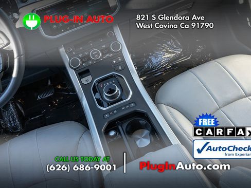 Used 2017 Land Rover Range Rover Evoque SE image 15