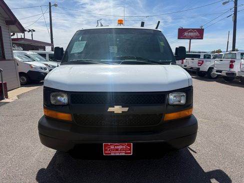 Used 2010 Chevrolet Express 2500 image 3