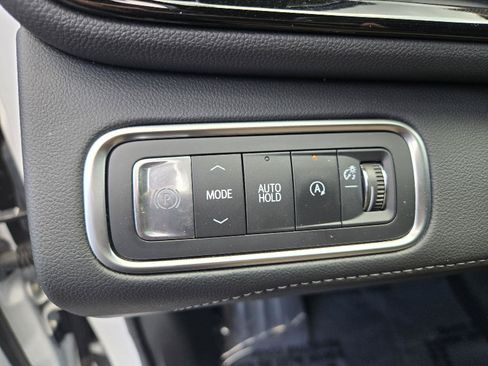 Used 2025 Buick Enclave Preferred FWD image 16