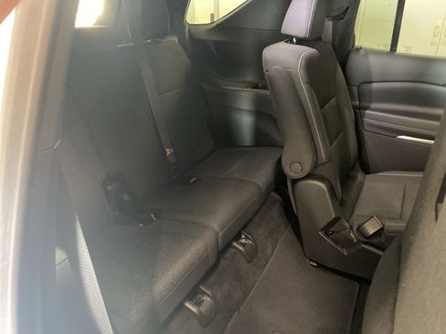 Used 2025 Chevrolet Traverse LT image 15