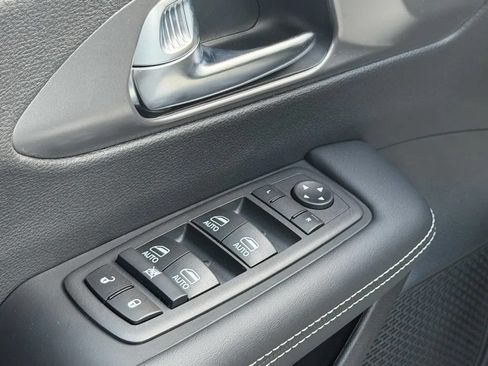 New 2026 Chrysler Pacifica Select FWD image 13