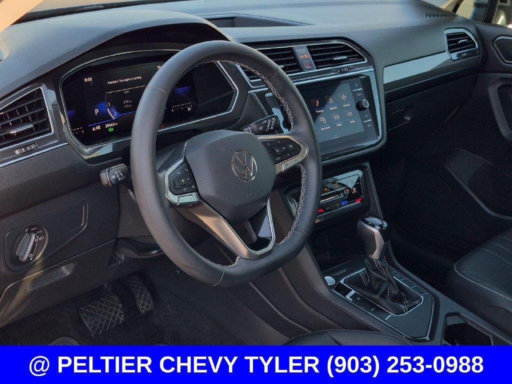 Used 2023 Volkswagen Tiguan SE w/ Panoramic Sunroof Package FWD image 30