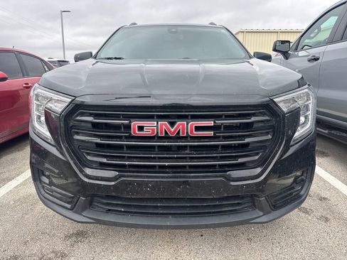 Used 2023 GMC Terrain SLT w/ Elevation Edition FWD image 2