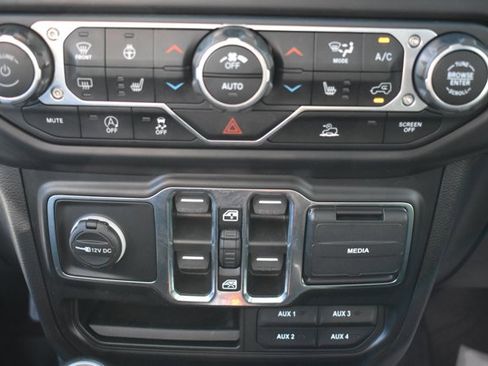 Used 2021 Jeep Gladiator Willys image 24