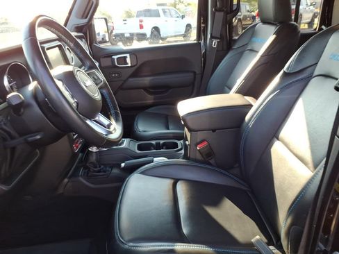 Used 2022 Jeep Wrangler Unlimited Rubicon 4xe w/ Cold Weather Group AWD/4WD image 8