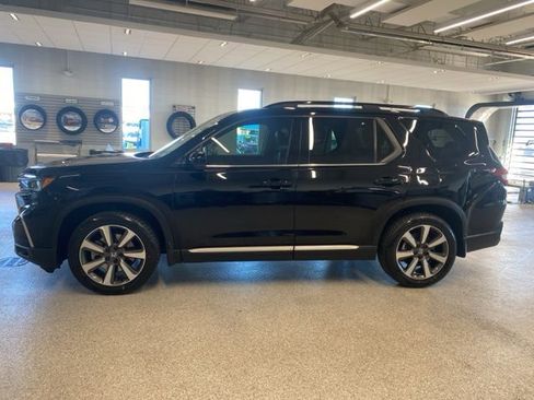 Used 2024 Honda Pilot Touring image 10