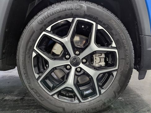 Used 2025 Jeep Compass Limited image 5