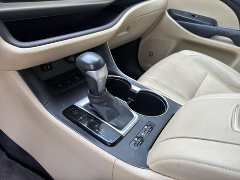 Used 2014 Toyota Highlander Limited Platinum AWD/4WD image 19