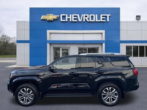 Used 2025 Toyota 4Runner Limited w/ Tow Technology Package AWD/4WD image 4