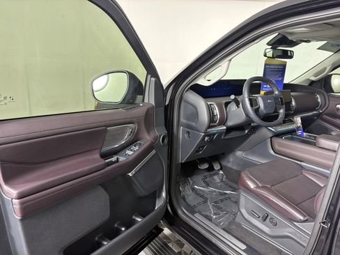 Used 2026 Ford Expedition Max Platinum w/ Platinum Ultimate Package AWD/4WD image 11