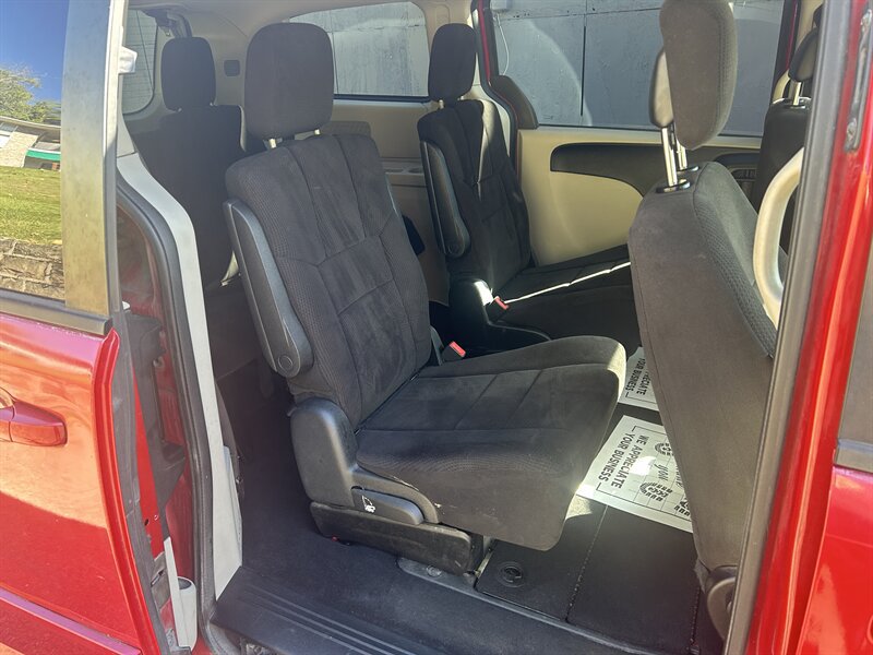 Used 2012 Dodge Grand Caravan SXT FWD image 11