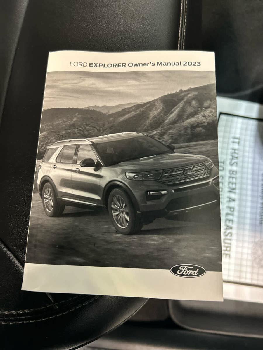 Used 2022 Ford Explorer XLT w/ Equipment Group 202A AWD/4WD image 28