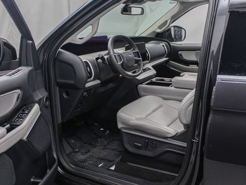 Certified 2025 Ford Expedition Active AWD/4WD image 16