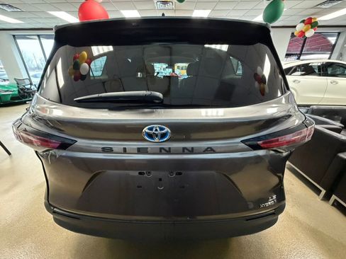 Used 2022 Toyota Sienna LE image 13