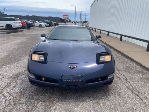 Used 2000 Chevrolet Corvette Coupe w/ Roof Pkg RWD image 3