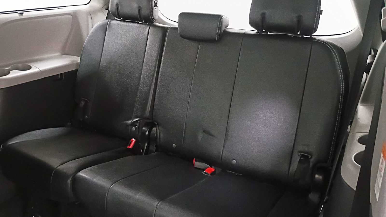 Certified 2017 Toyota Sienna SE w/ SE Preferred Package FWD image 26