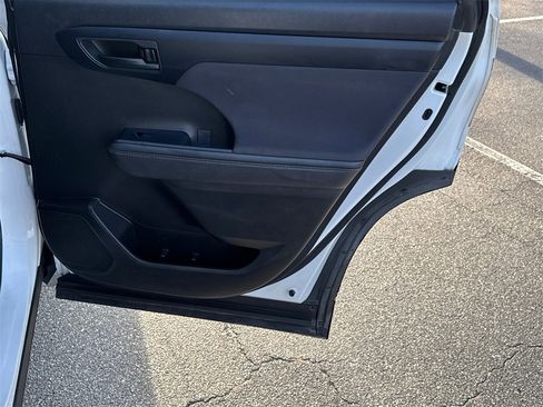 Certified 2023 Toyota Highlander L image 16