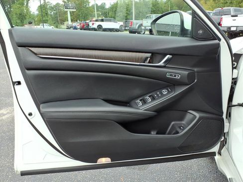 Used 2021 Honda Accord EX-L image 4