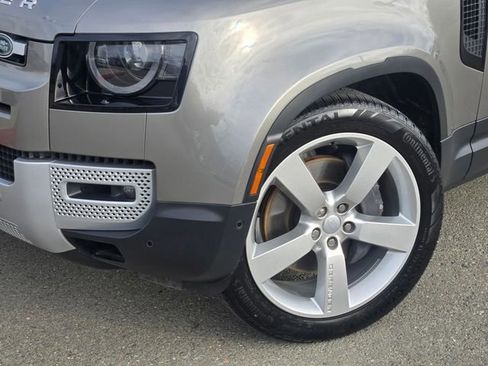 Used 2024 Land Rover Defender 110 SE image 9