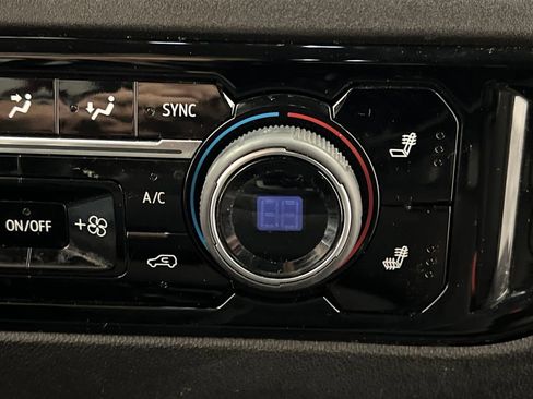 Used 2023 Chevrolet Silverado 1500 LT image 45