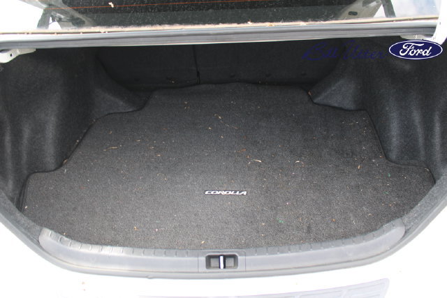 Used 2018 Toyota Corolla LE w/ Carpet Mat Package (TMS) FWD image 10