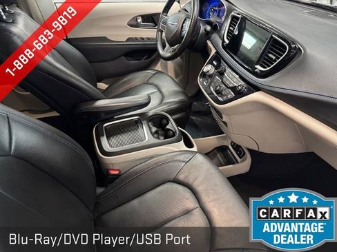 Used 2021 Chrysler Pacifica Touring-L w/ Uconnect Theater Family Group FWD image 5