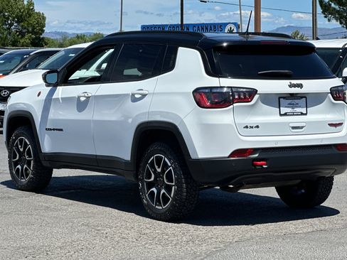 Used 2025 Jeep Compass Trailhawk AWD/4WD image 6