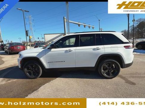 Used 2023 Jeep Grand Cherokee Altitude image 6