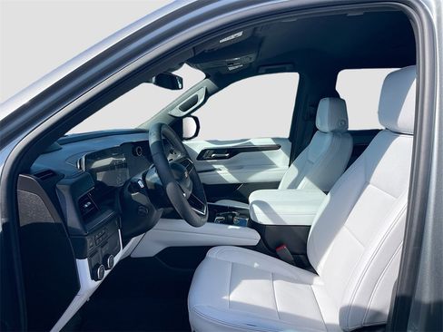 Used 2025 Chevrolet Tahoe Premier image 11