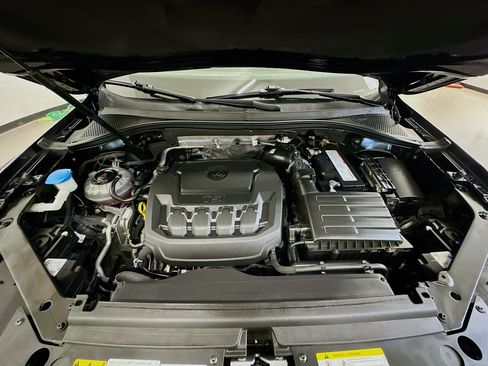 Used 2022 Volkswagen Tiguan S image 33