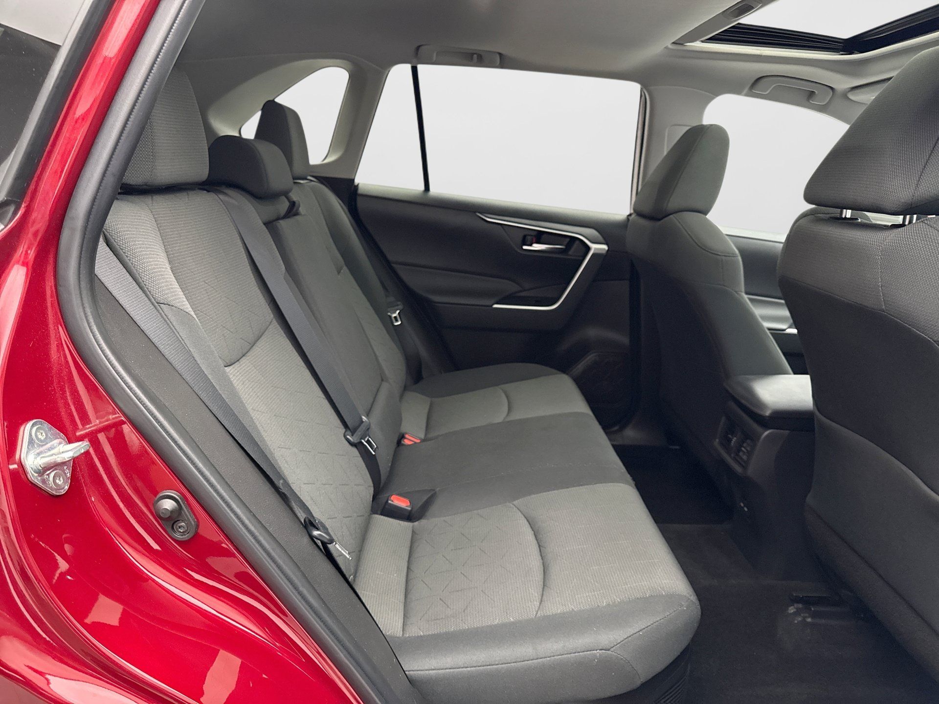 Used 2022 Toyota RAV4 XLE w/ Convenience Package AWD/4WD image 18