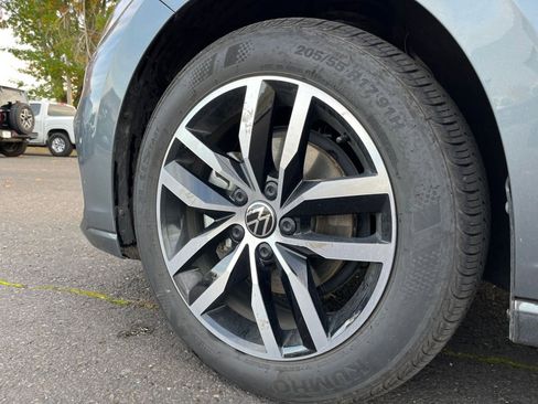 Used 2025 Volkswagen Jetta SE image 30