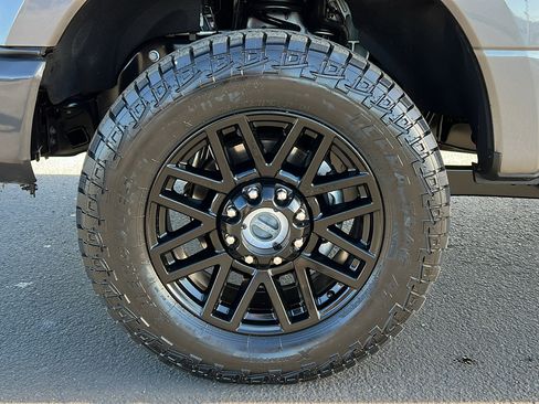 Used 2022 Ford F350 Lariat w/ Black Appearance Package image 11