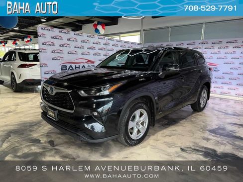 Used 2022 Toyota Highlander LE AWD/4WD image 1