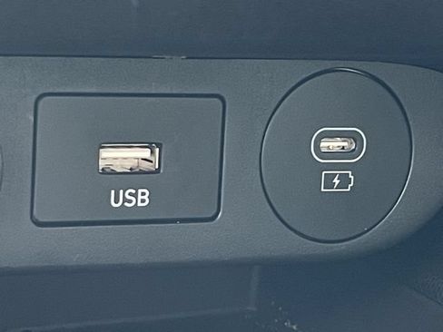 Used 2025 Hyundai Elantra Limited FWD image 20